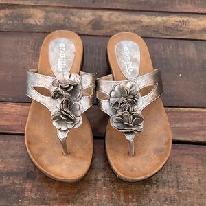 Women's Gold Floral Sandals Patrizia size 8